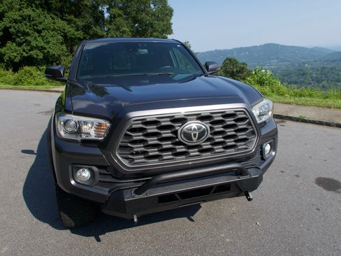 Used 2020 Toyota Tacoma TRD Off-Road AWD/4WD image 4