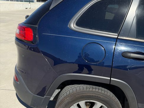 Used 2015 Jeep Cherokee Sport image 20