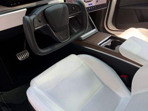 Used 2023 Tesla Model X AWD/4WD image 9