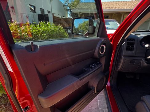Used 2011 Dodge Nitro Heat RWD image 12
