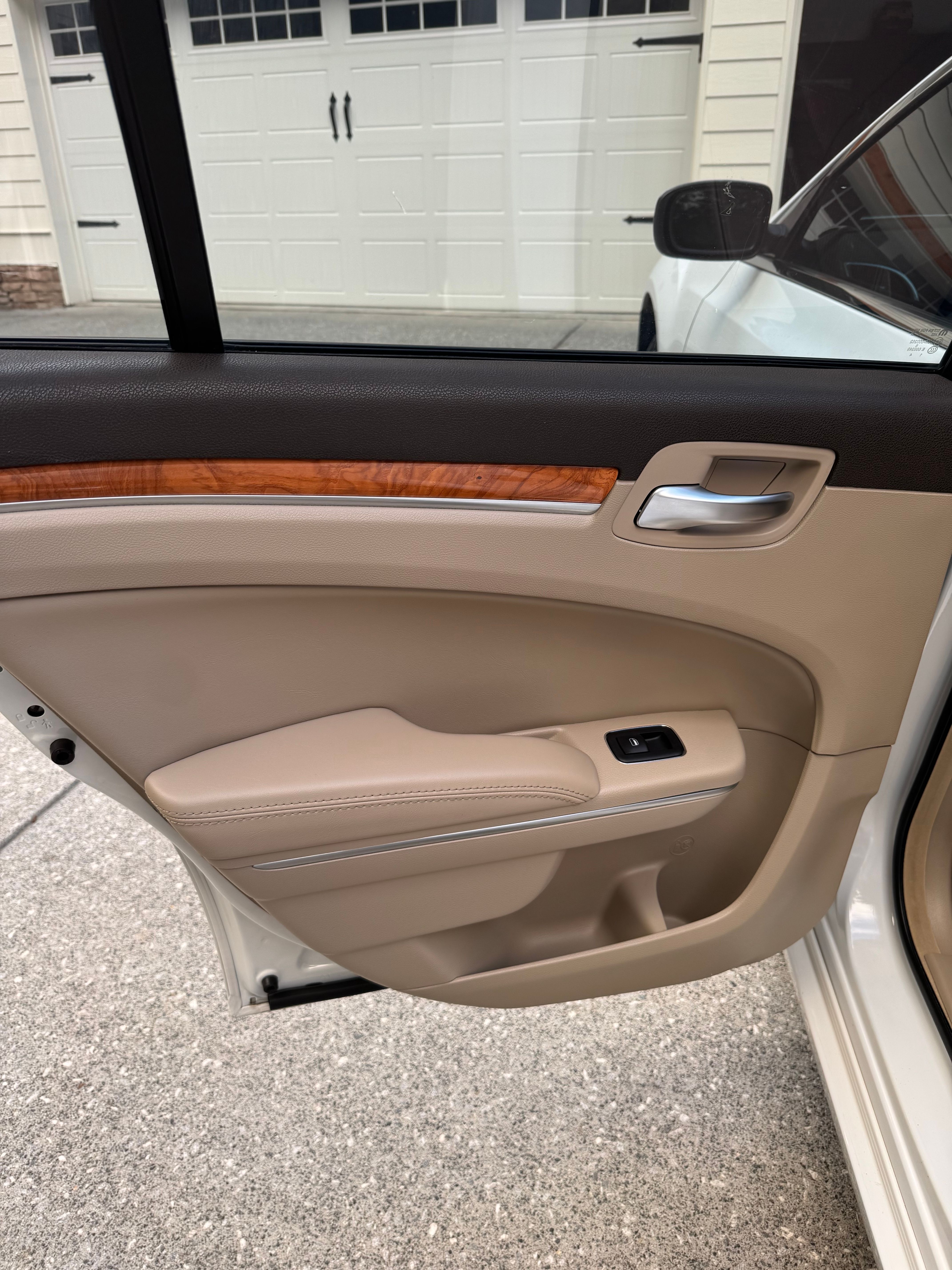 Used 2013 Chrysler 300 C RWD image 15
