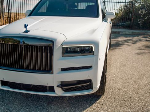 Used 2022 Rolls-Royce Cullinan w/ Technology Package image 4