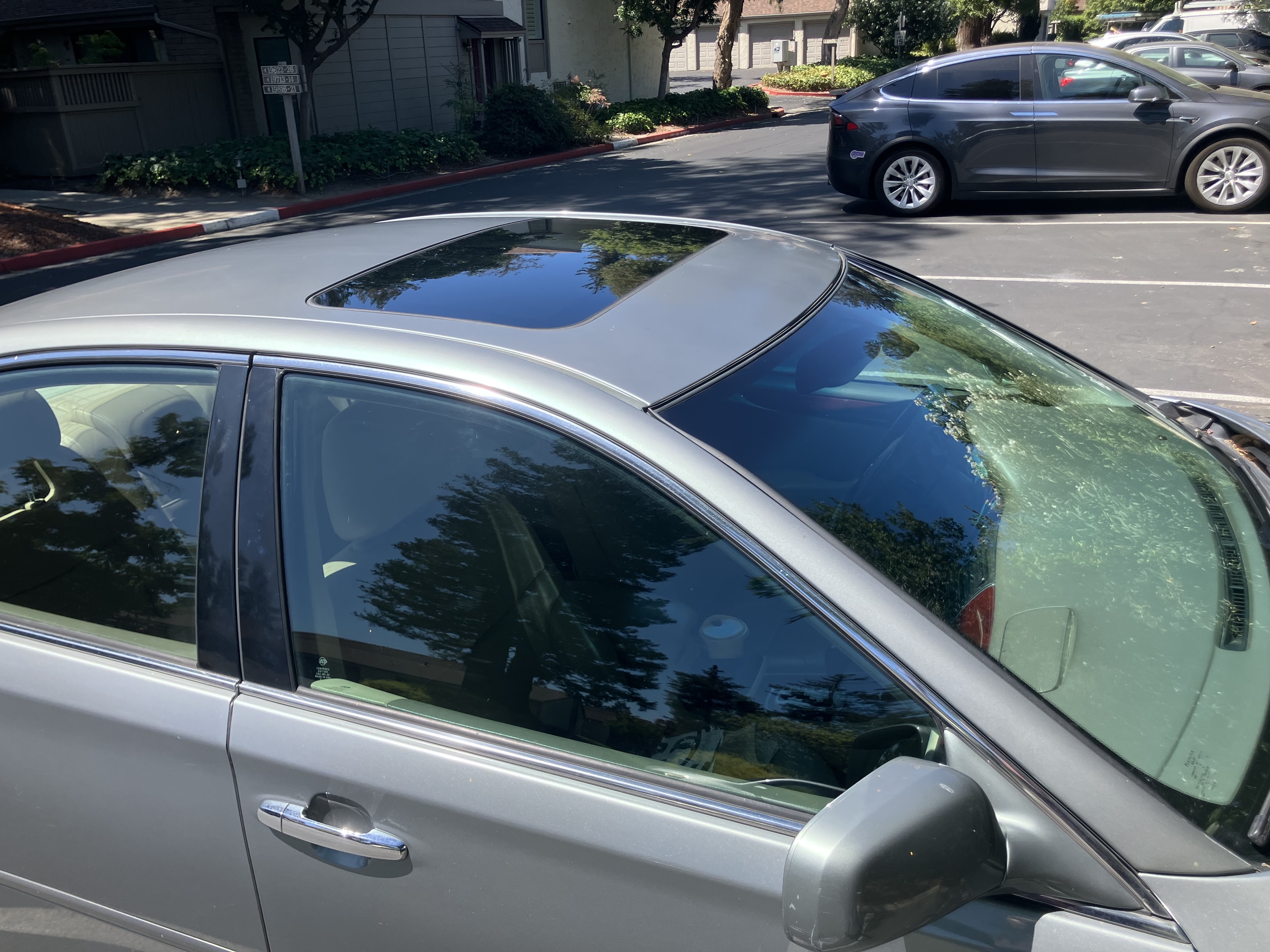 Used 2003 Lexus ES 330 w/ Premium Pkg FWD image 2