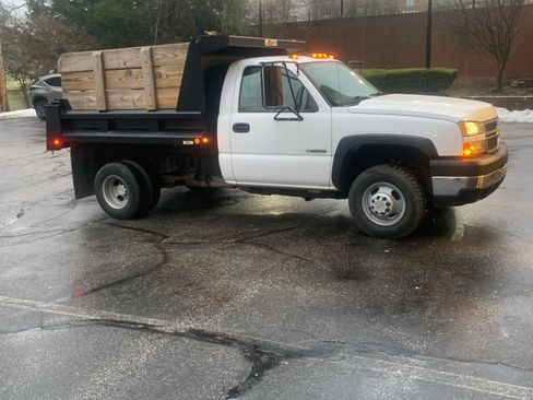 Used 2006 Chevrolet Silverado 3500 4x4 Regular Cab w/ Snow Plow Prep Package image 1