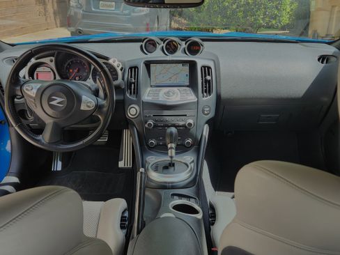Used 2010 Nissan 370Z Touring image 14
