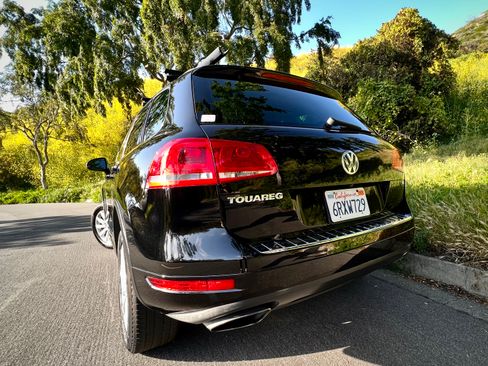 Used 2011 Volkswagen Touareg Sport image 6