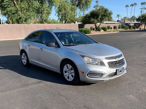 Used 2016 Chevrolet Cruze LS image 2