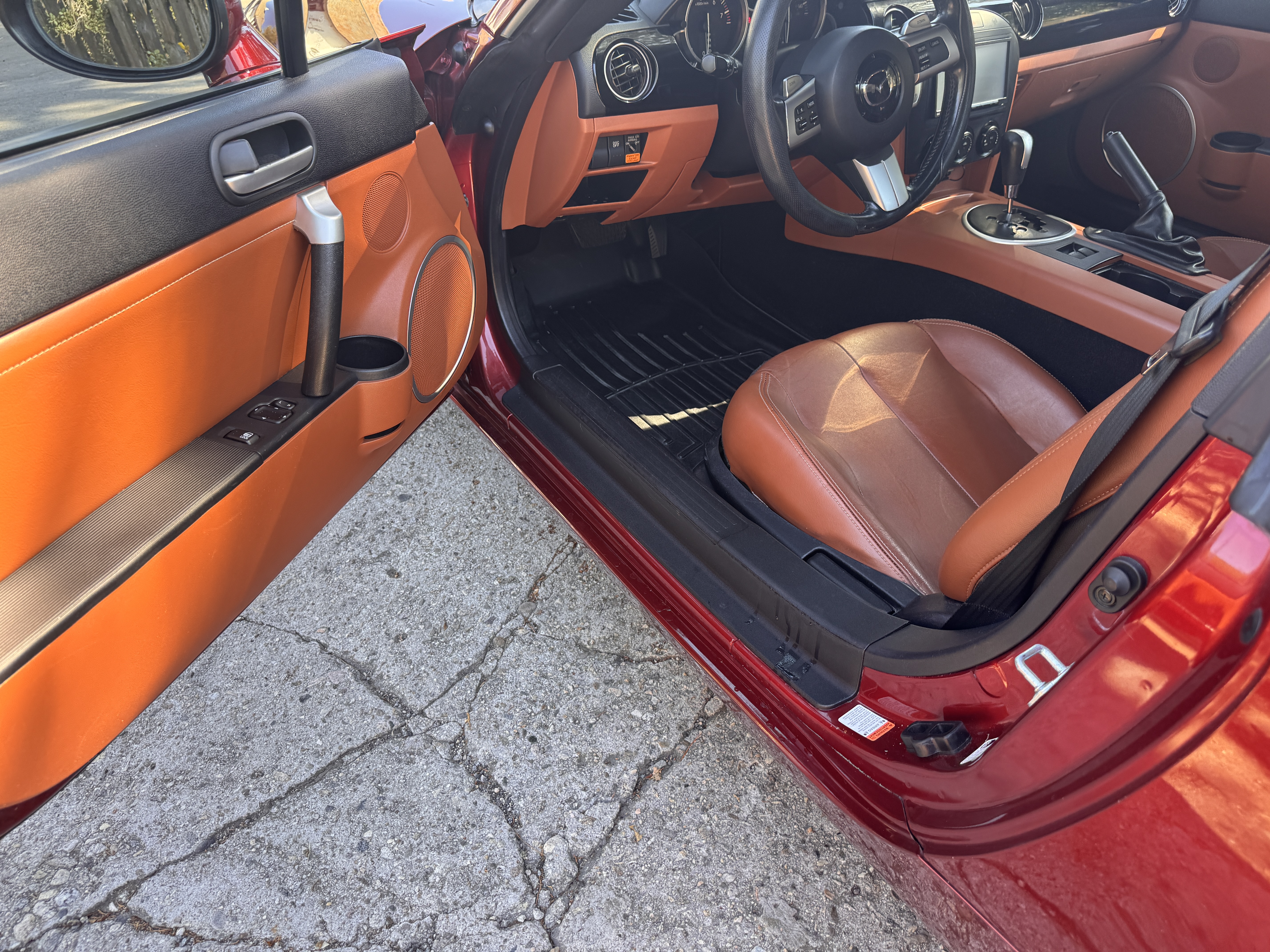 Used 2006 MAZDA MX-5 Miata Grand Touring w/ Premium Pkg RWD image 8