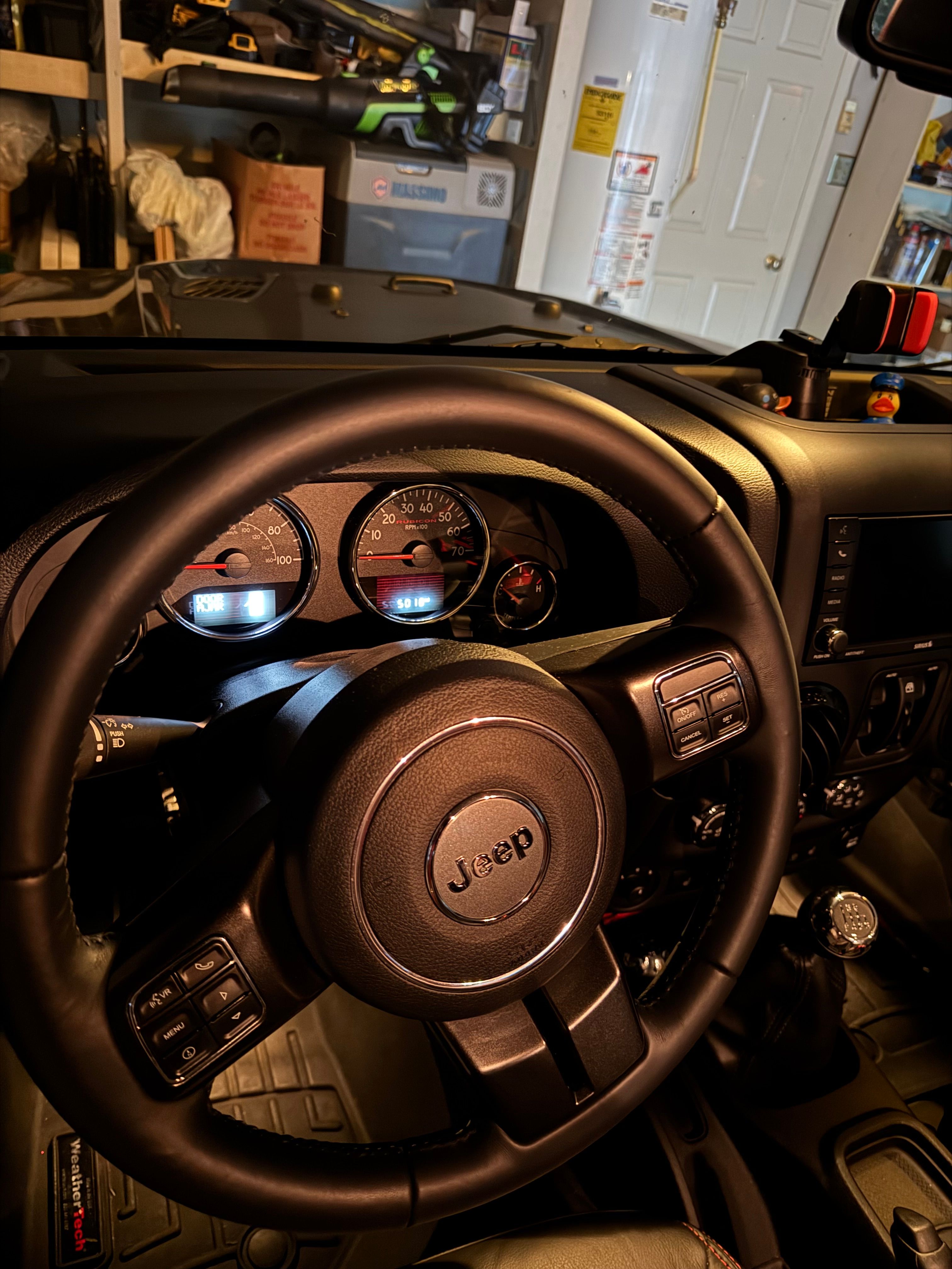 Used 2017 Jeep Wrangler Unlimited Rubicon AWD/4WD image 2