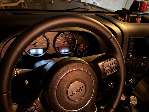 Used 2017 Jeep Wrangler Unlimited Rubicon image 2