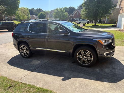 Used 2019 GMC Acadia Denali w/ Technology Package image 4