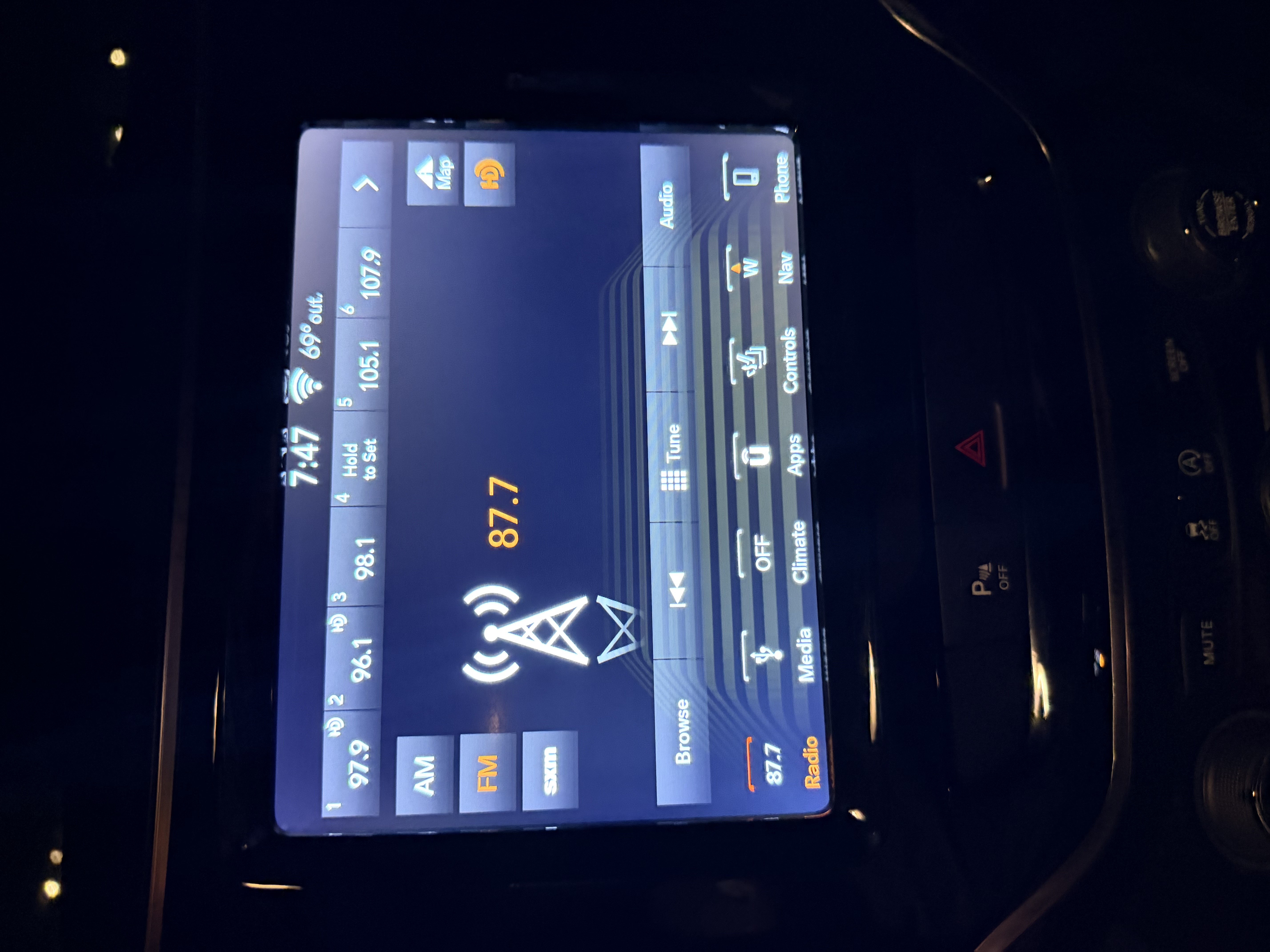 Used 2019 Jeep Cherokee Limited FWD image 23