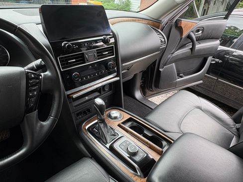 Used 2022 Nissan Armada SL w/ Captain's Chairs Package AWD/4WD image 13