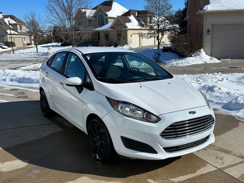Used 2017 Ford Fiesta SE image 4