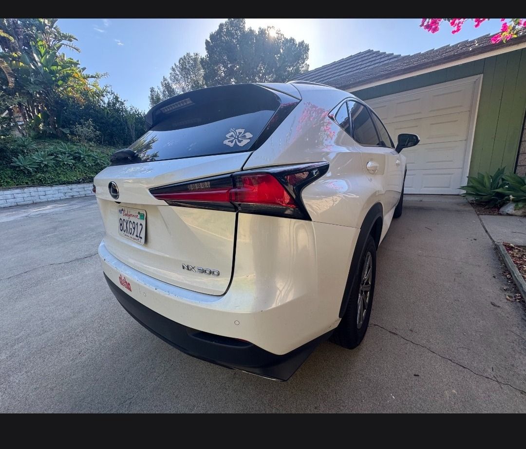 Used 2018 Lexus NX 300 FWD w/ Comfort Package image 4