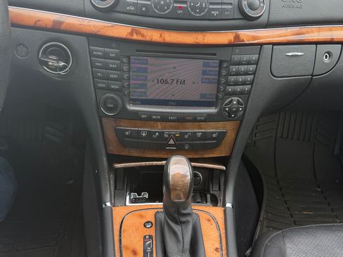 Used 2006 Mercedes-Benz E 350 4MATIC Sedan image 6