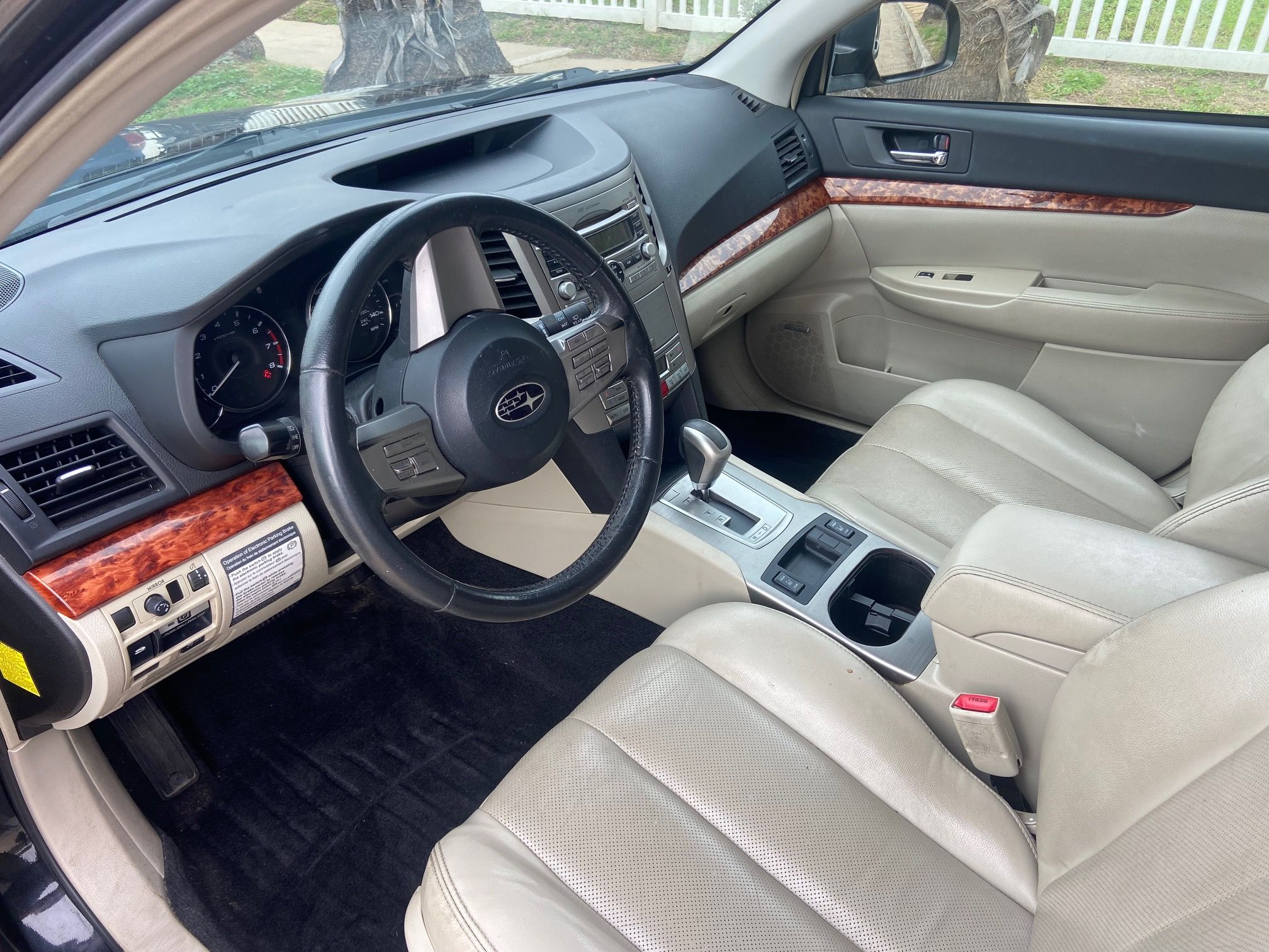 Used 2011 Subaru Outback 2.5i Limited w/ PWR Moonroof Pkg AWD/4WD image 11