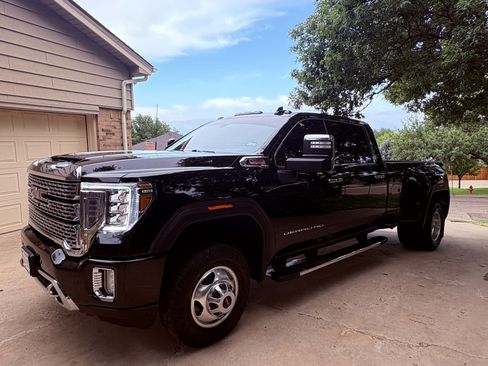 Used 2022 GMC Sierra 3500 Denali w/ Denali Ultimate Package AWD/4WD image 2
