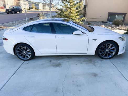 Used 2016 Tesla Model S 70 image 2