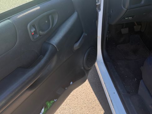 Used 2003 Chevrolet S10 Pickup LS RWD image 13