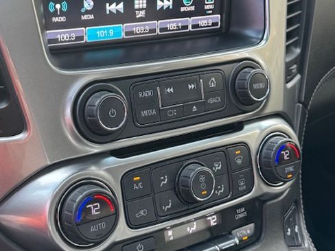 Used 2018 Chevrolet Suburban LT image 18