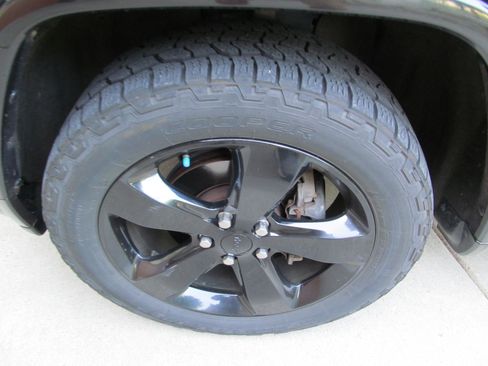 Used 2015 Jeep Grand Cherokee Altitude AWD/4WD image 13