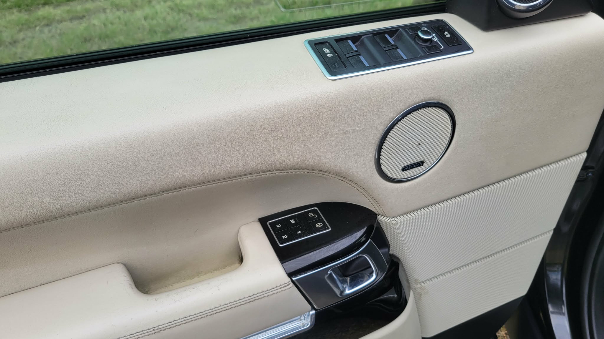 Used 2013 Land Rover Range Rover Supercharged AWD/4WD image 18