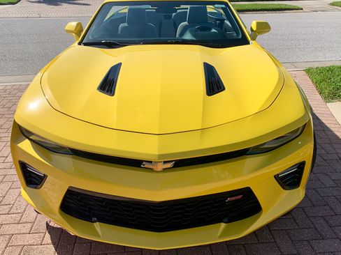 Used 2018 Chevrolet Camaro SS image 2