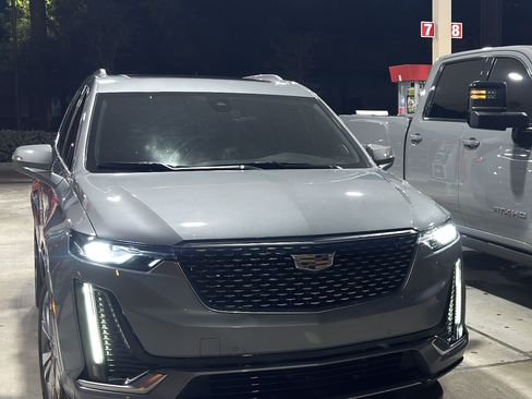 Used 2023 Cadillac XT6 Premium Luxury image 13