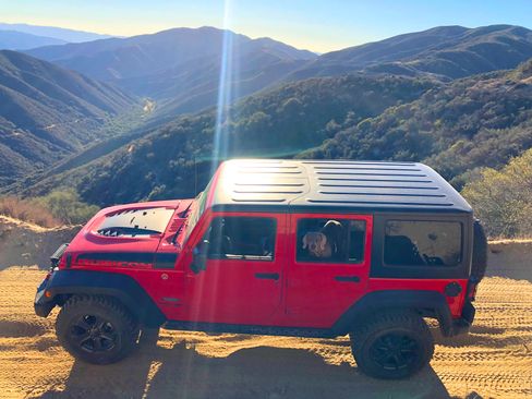 Used 2018 Jeep Wrangler Unlimited Rubicon image 26