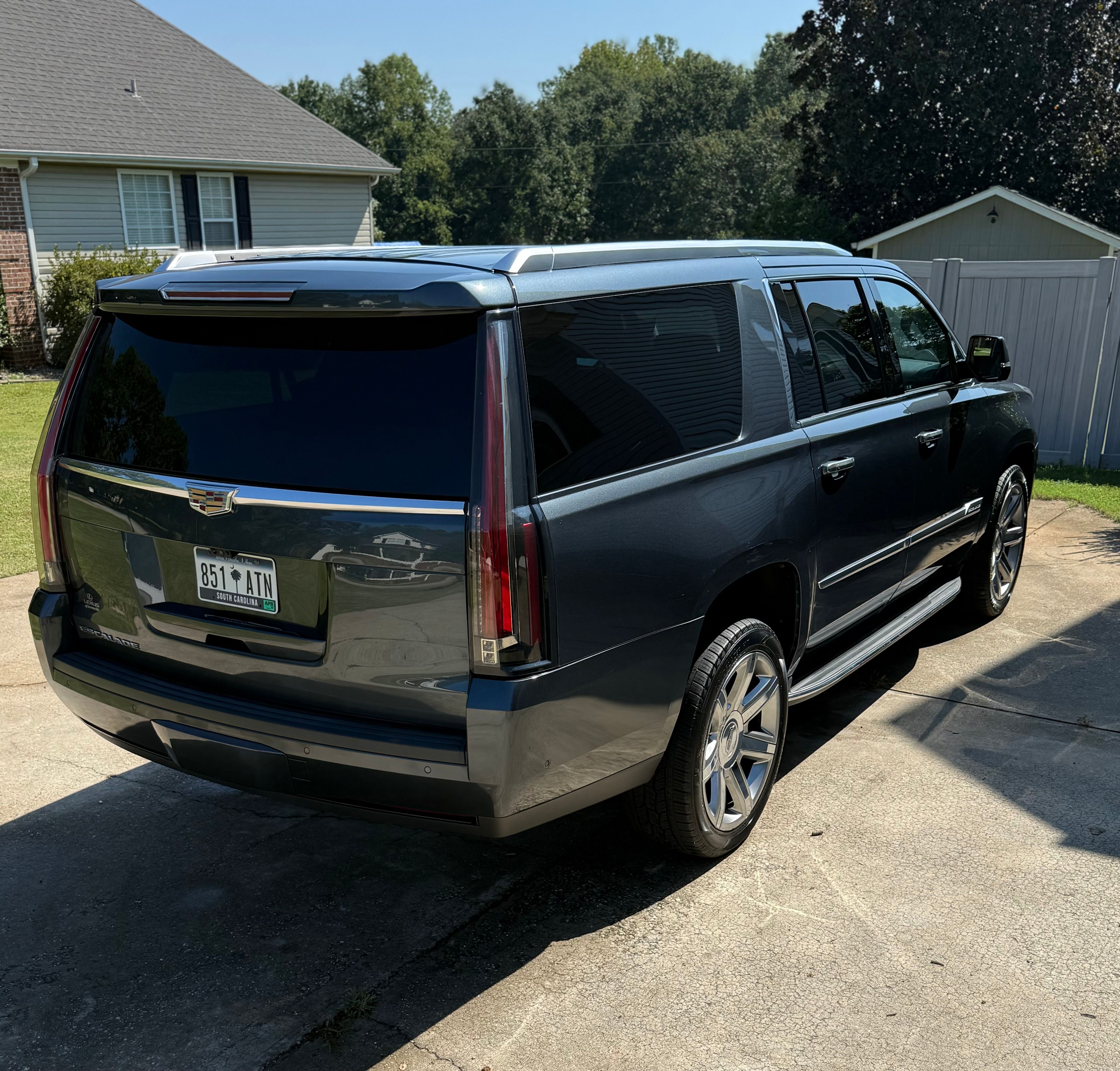 Used 2019 Cadillac Escalade ESV Luxury AWD/4WD image 9