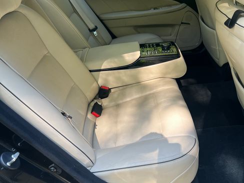 Used 2014 Hyundai Equus Signature RWD image 10