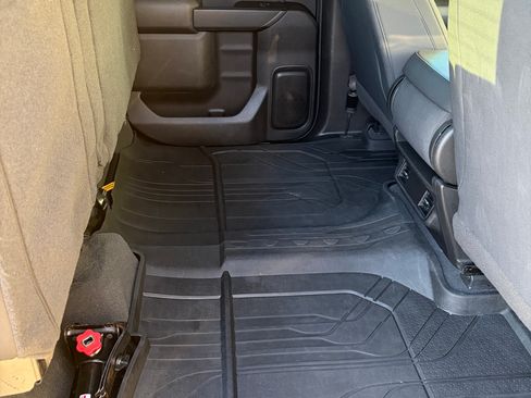 Used 2021 Chevrolet Silverado 2500 Custom w/ Custom Value Package image 12