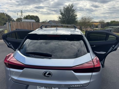 Used 2023 Lexus UX 250h FWD w/ Premium Package image 2