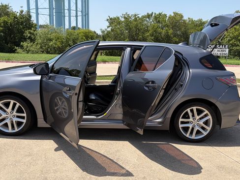 Used 2014 Lexus CT 200h w/ Seat Comfort Package FWD image 12