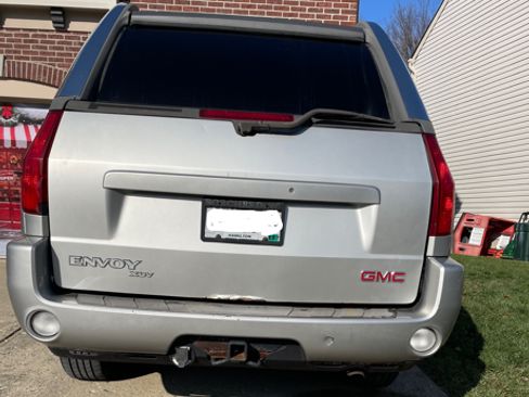 Used 2004 GMC Envoy XUV SLT image 8