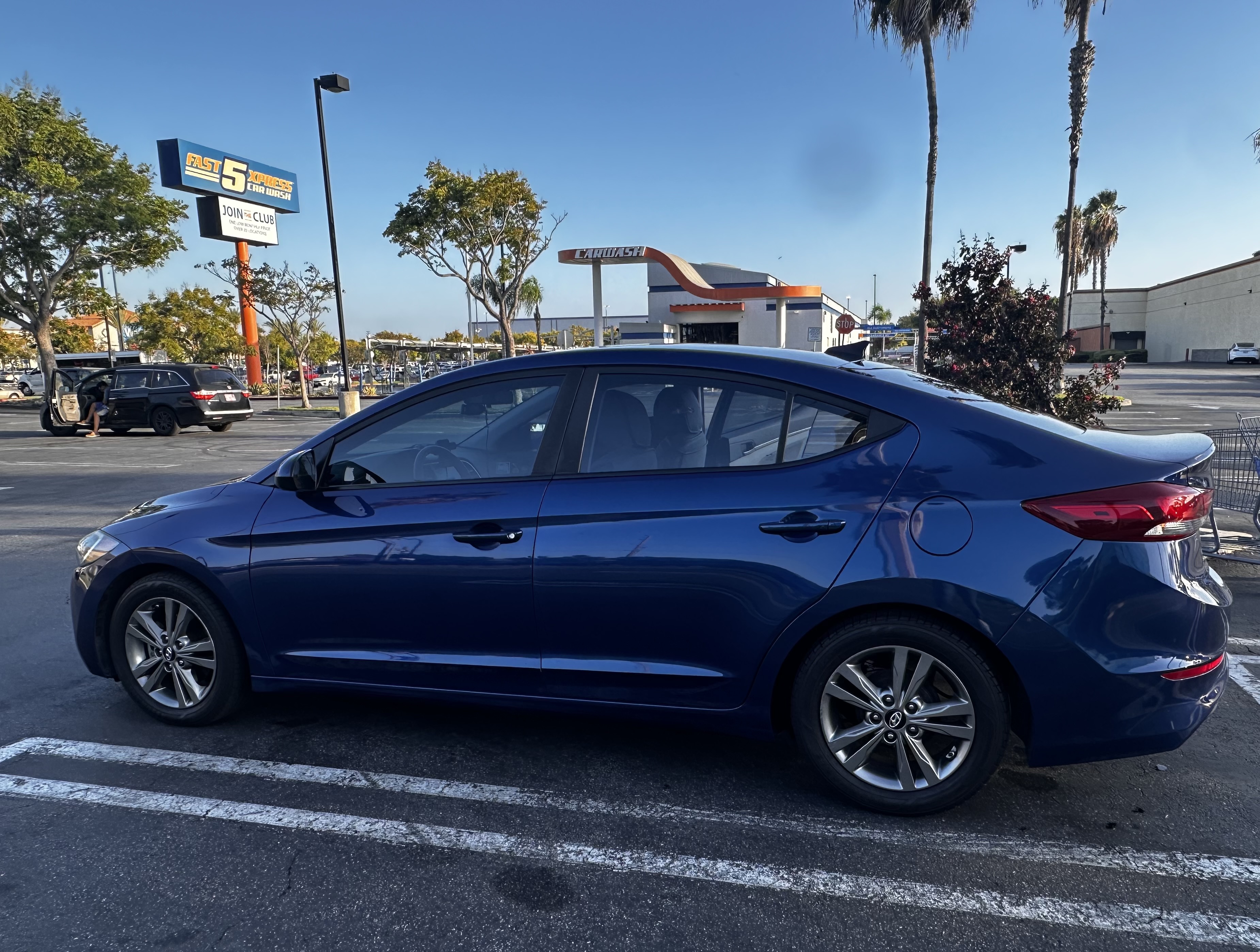 Used 2017 Hyundai Elantra SE FWD image 1