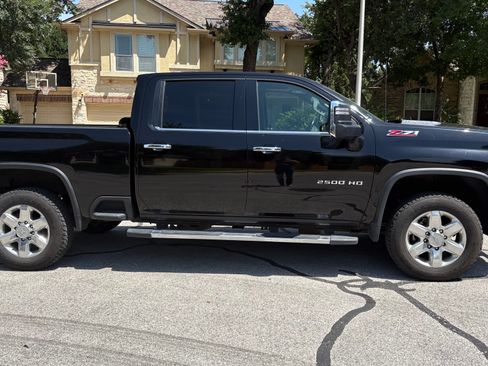 Used 2020 Chevrolet Silverado 2500 LTZ w/ LTZ Premium Package AWD/4WD image 8