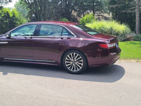 Used 2017 Lincoln Continental Select w/ Climate Package image 4