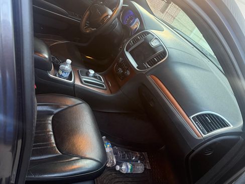Used 2017 Chrysler 300 C Platinum w/ Safetytec Plus Group RWD image 8