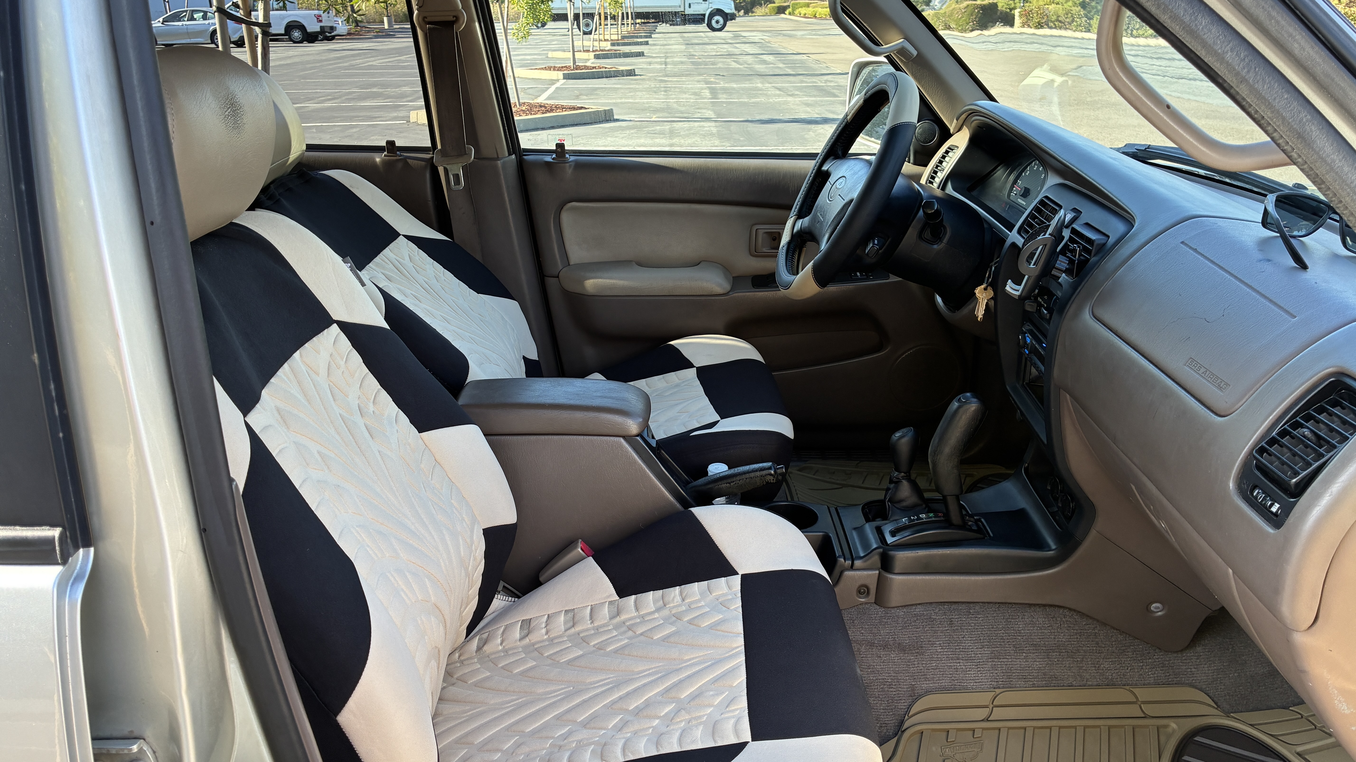 Used 2000 Toyota 4Runner SR5 AWD/4WD image 10
