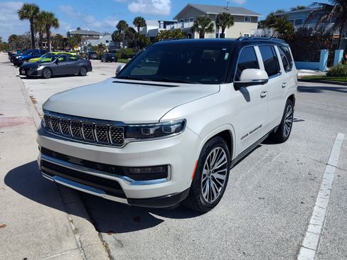 Used 2022 Jeep Grand Wagoneer Series III image 2