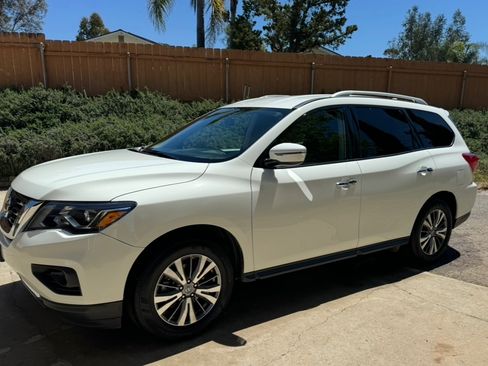 Used 2019 Nissan Pathfinder SV image 4