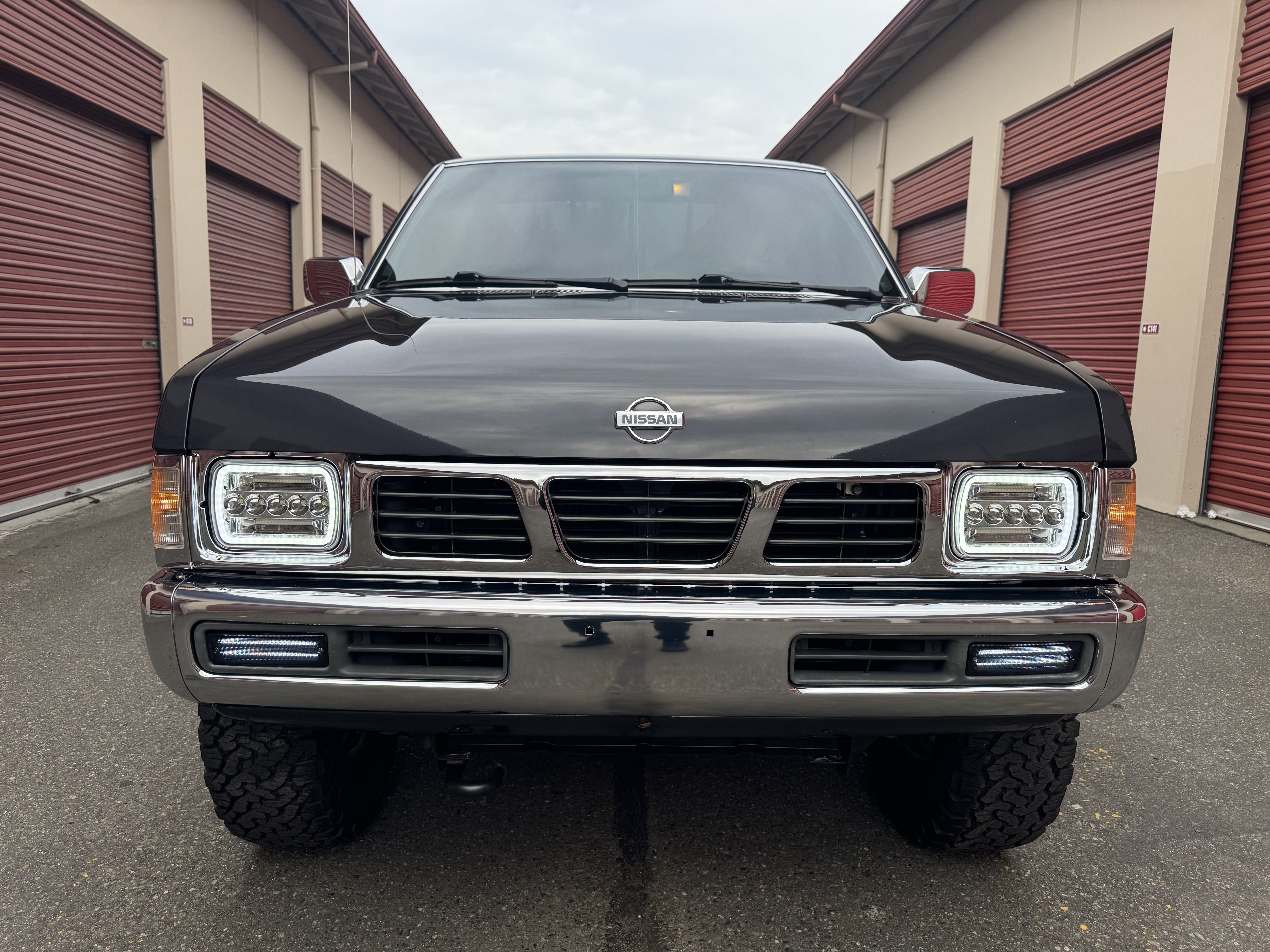 Used 1994 Nissan Pickup XE AWD/4WD image 1