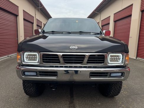 Used 1994 Nissan Pickup XE AWD/4WD image 1