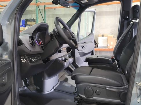 Used 2022 Mercedes-Benz Sprinter 2500 image 9