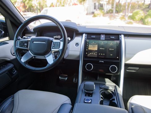 Used 2021 Land Rover Discovery HSE R-Dynamic AWD/4WD image 13