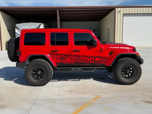 Used 2020 Jeep Wrangler Unlimited Sahara AWD/4WD image 8