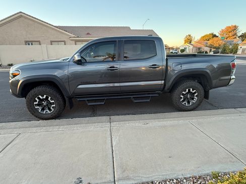 Used 2022 Toyota Tacoma TRD Off-Road image 5