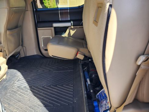 Used 2015 Ford F150 Lariat image 9